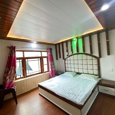 Sheen Homestay Гулмарг Екстериор снимка