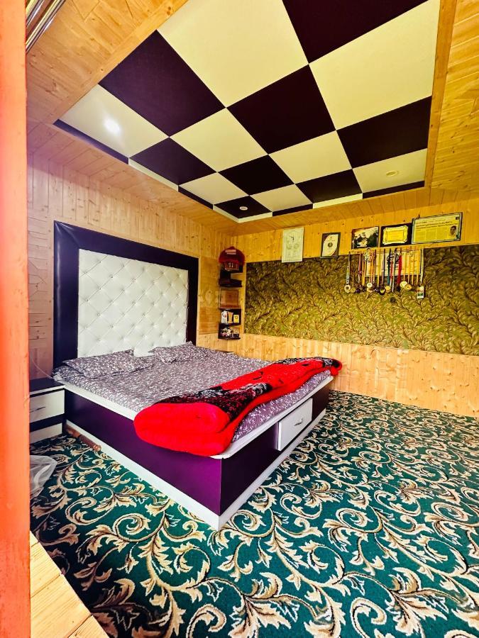 Sheen Homestay Гулмарг Екстериор снимка