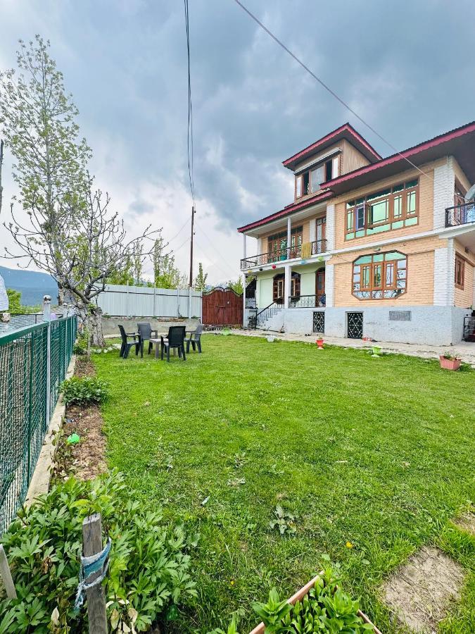 Sheen Homestay Гулмарг Екстериор снимка