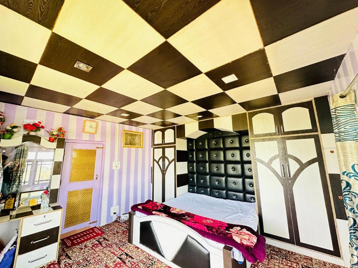 Sheen Homestay Гулмарг Екстериор снимка