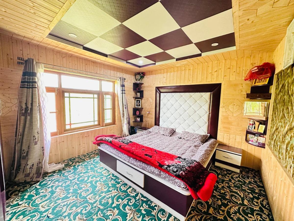Sheen Homestay Гулмарг Екстериор снимка