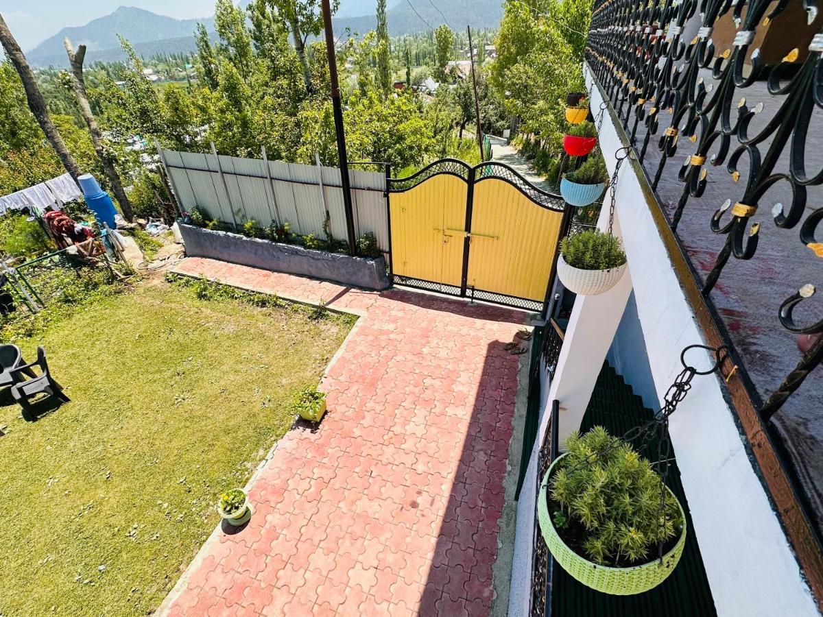 Sheen Homestay Гулмарг Екстериор снимка