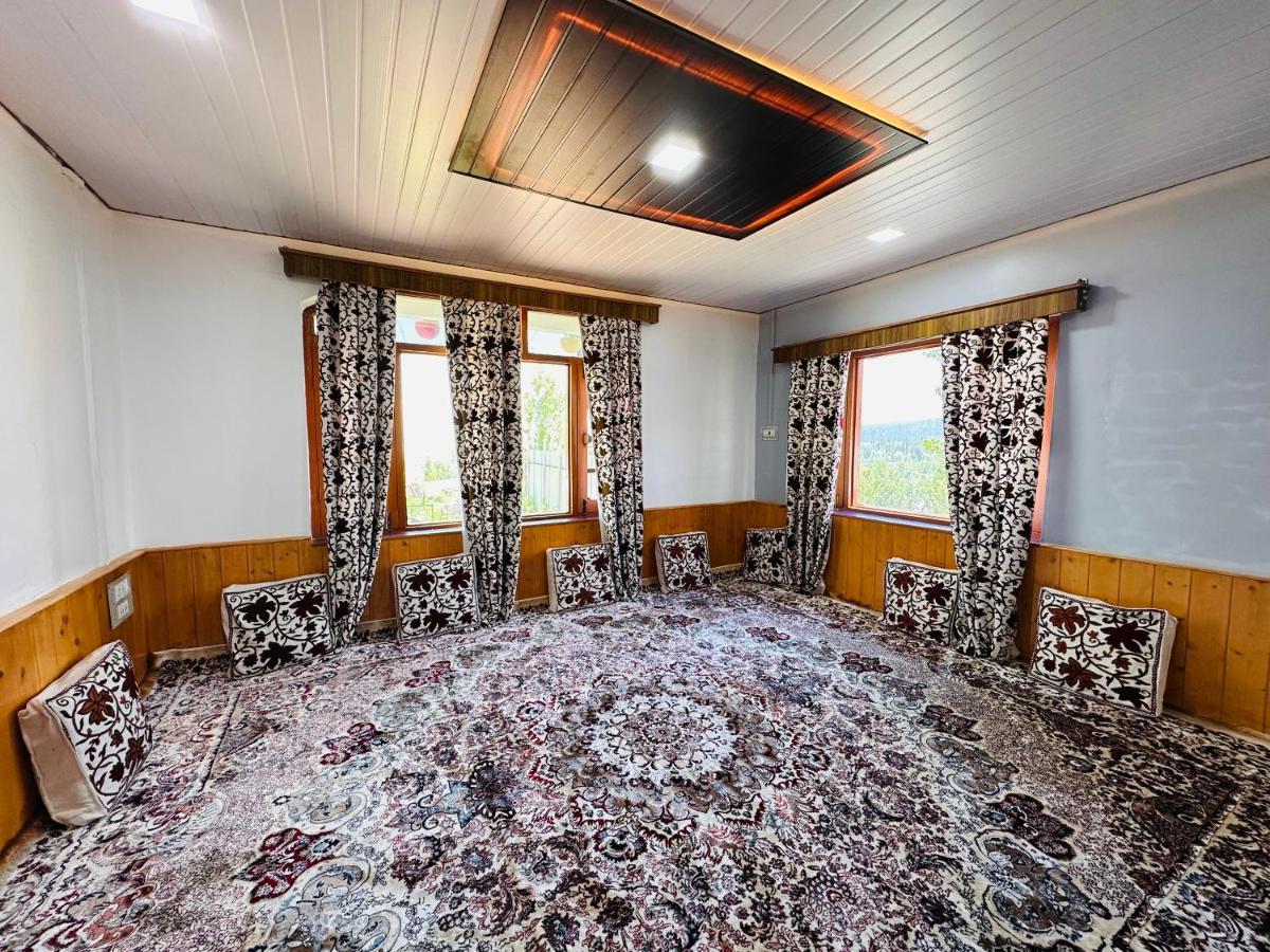 Sheen Homestay Гулмарг Екстериор снимка