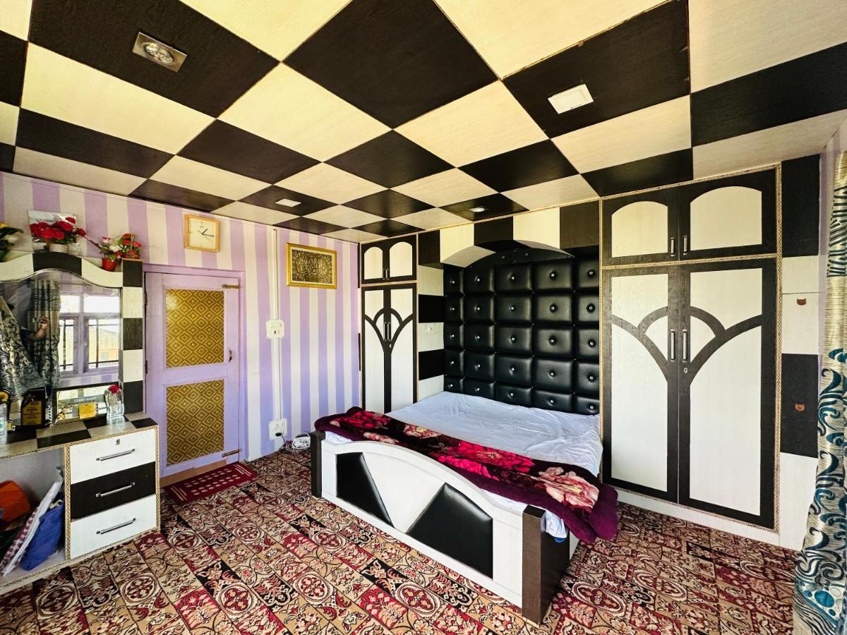 Sheen Homestay Гулмарг Екстериор снимка
