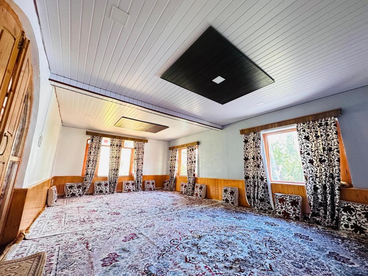 Sheen Homestay Гулмарг Екстериор снимка