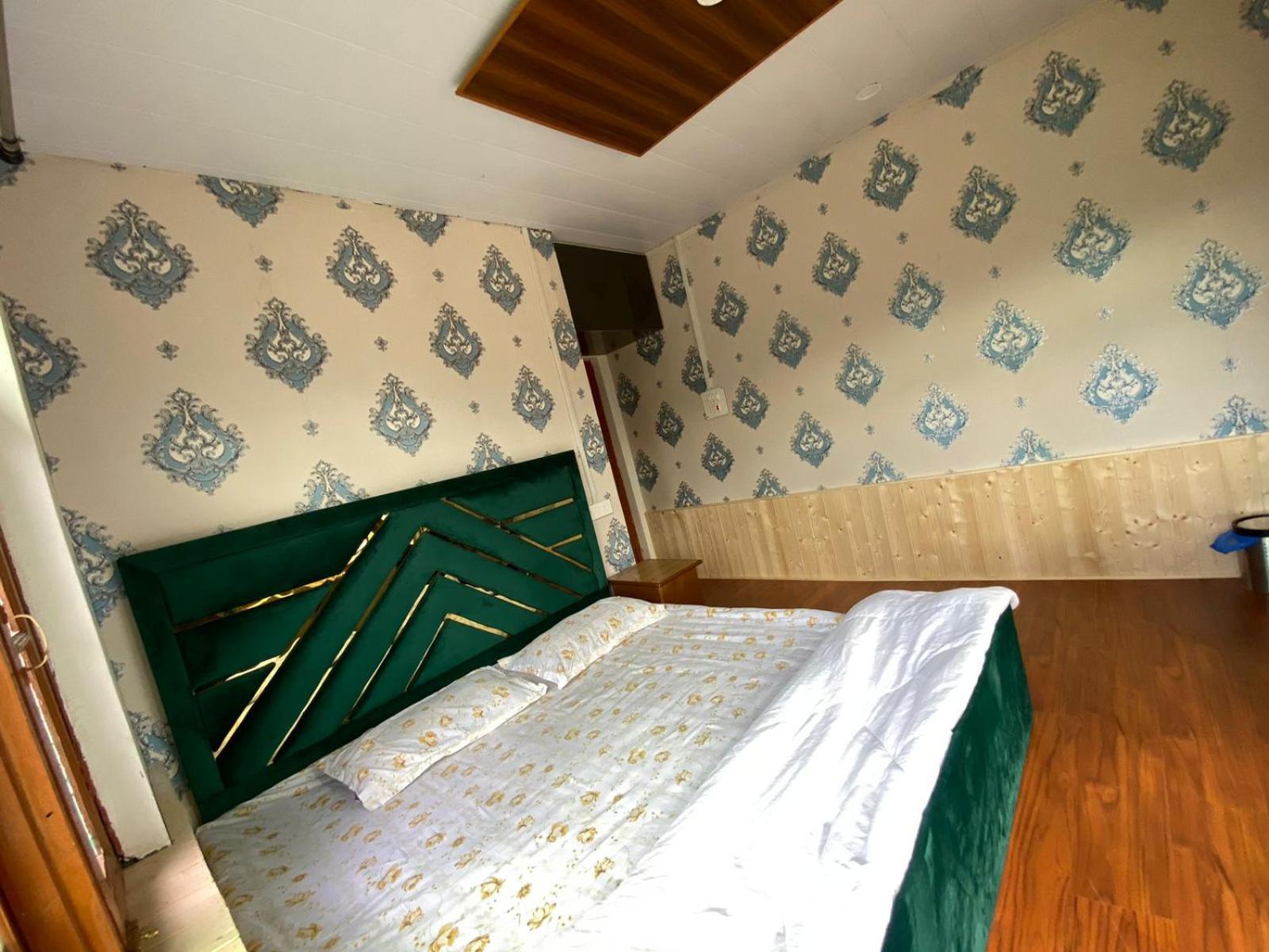 Sheen Homestay Гулмарг Екстериор снимка