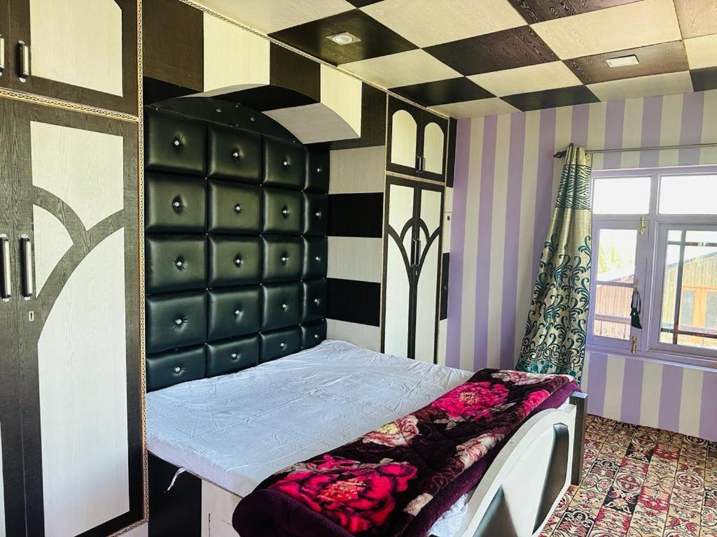 Sheen Homestay Гулмарг Екстериор снимка